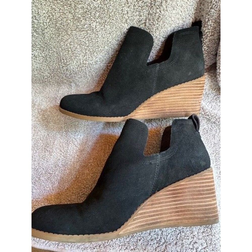 TOMS Women's Kallie Cutout‎ Black Suede Booties Boot sz 10 Wedge Heel Ankle EUC - Picture 8 of 9